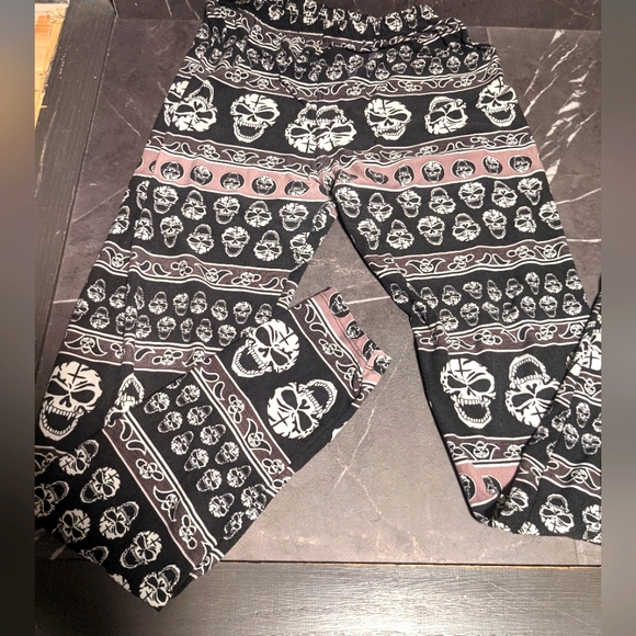 ☃️ J Village, Women's Skull Patterned Leggings, One Size - Picture 1 of 6